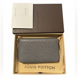Louis Vuitton Grey Pebbled Taiga Leather Mini Card Holder Zippy Wallet LIKE NEW